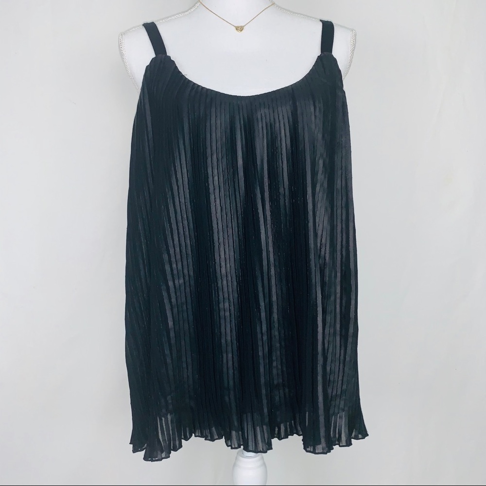 Ana Sleeveless Black Ruffled Top M